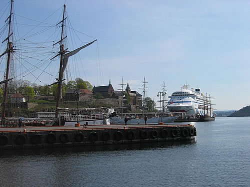 Die AIDAblu im Hafen von Oslo