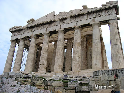 der Mächtigkeit und Perfektion des Parthenon.