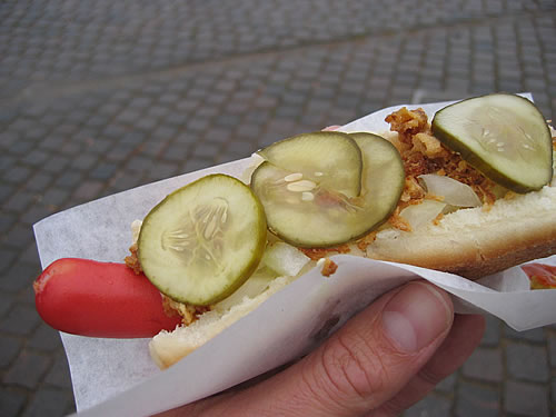 Ich gönne mir ein dänisches Hot Dog