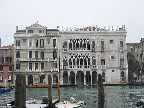 Die Fassade der Ca' d'Oro gehört zu den bekannten Wahrzeichen Venedigs