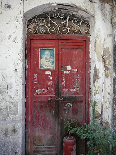 Eingangstür in den Gassen der Altstadt von Palermo