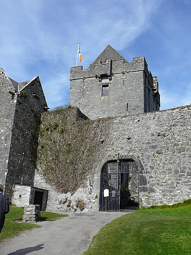 Das Dún Guaire Castle wurde im 16. Jahrhundert erbaut