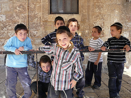 Kinder einer jüdischen Schule