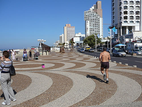 Die Strandpromenade von Tel Aviv
