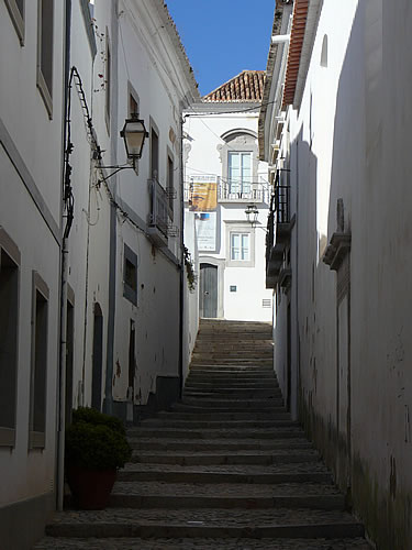 Gasse in Tavira, Portugal