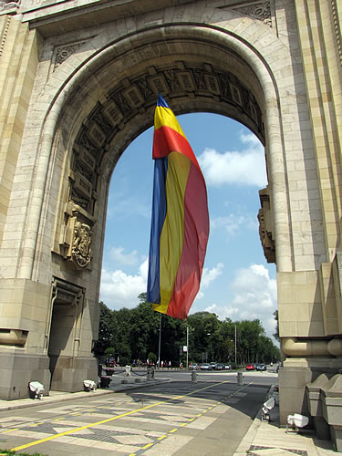Der Triumphbogen ist das Wahrzeichen Bukarests